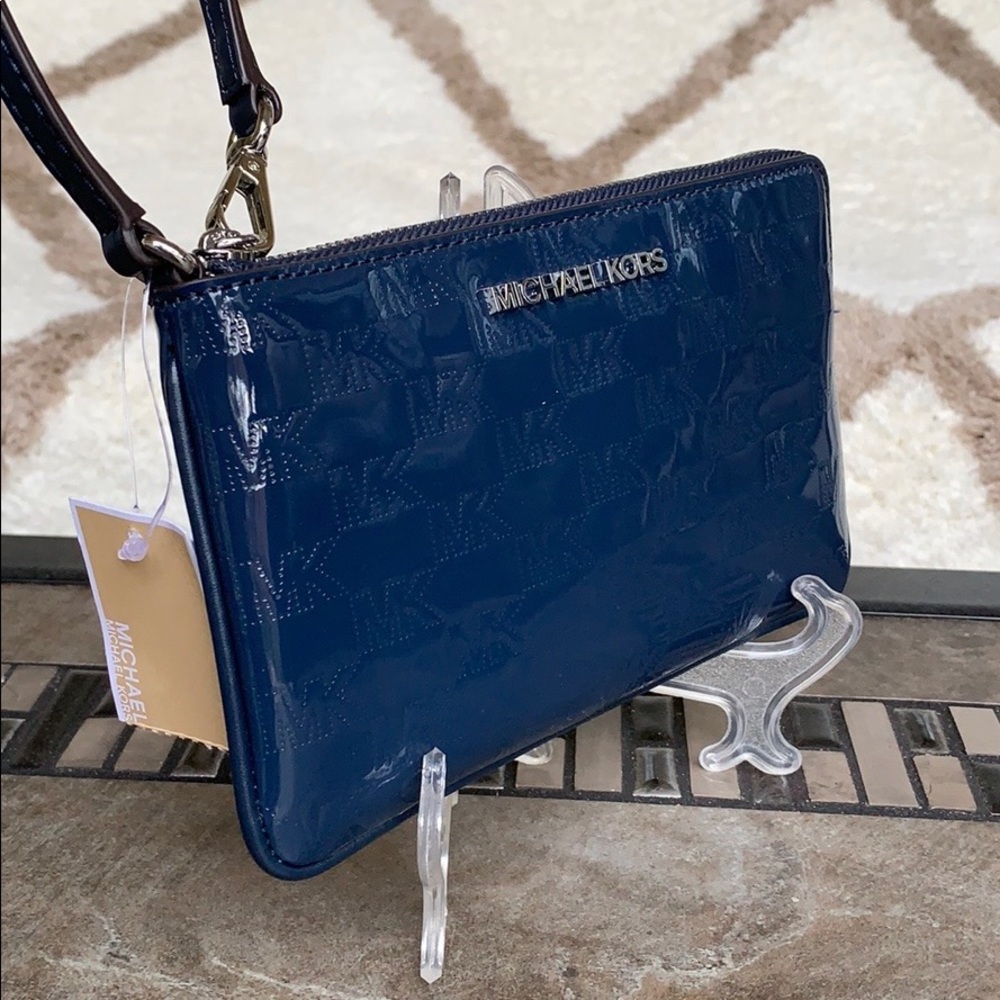 MICHAEL KORS JET SET ITEM LG GUSSET WRISTLET Navy - Picture 16 of 16